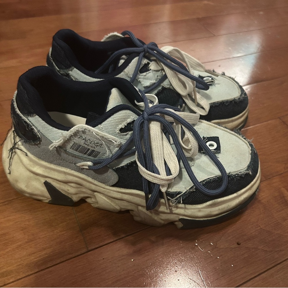 SHEIN Kids Sneakers in Navy and Cream